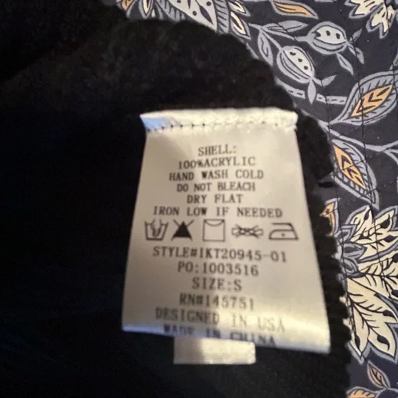 Peach Love California black Sweater size L-XL - Picture 2 of 5